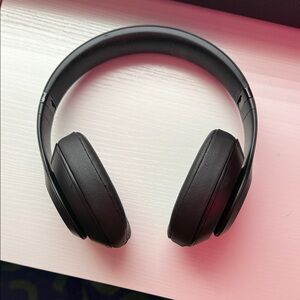 Beats by Dre Over-Ear Black Headphones
